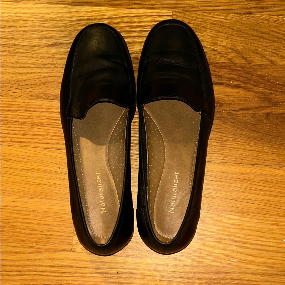 Naturalizer Women’s Black Slip-On Loafers Size 7 EUC See Picture Price Adjusted